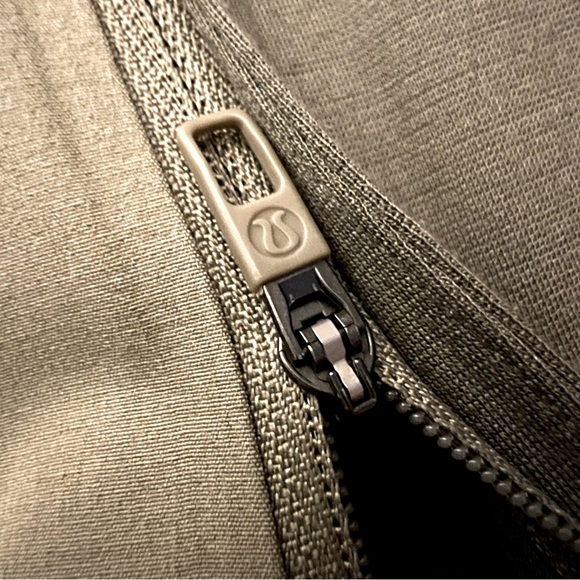 Lululemon Escape and Explore LS Size Medium Color Sage Stone and Silver - Picture 7 of 16